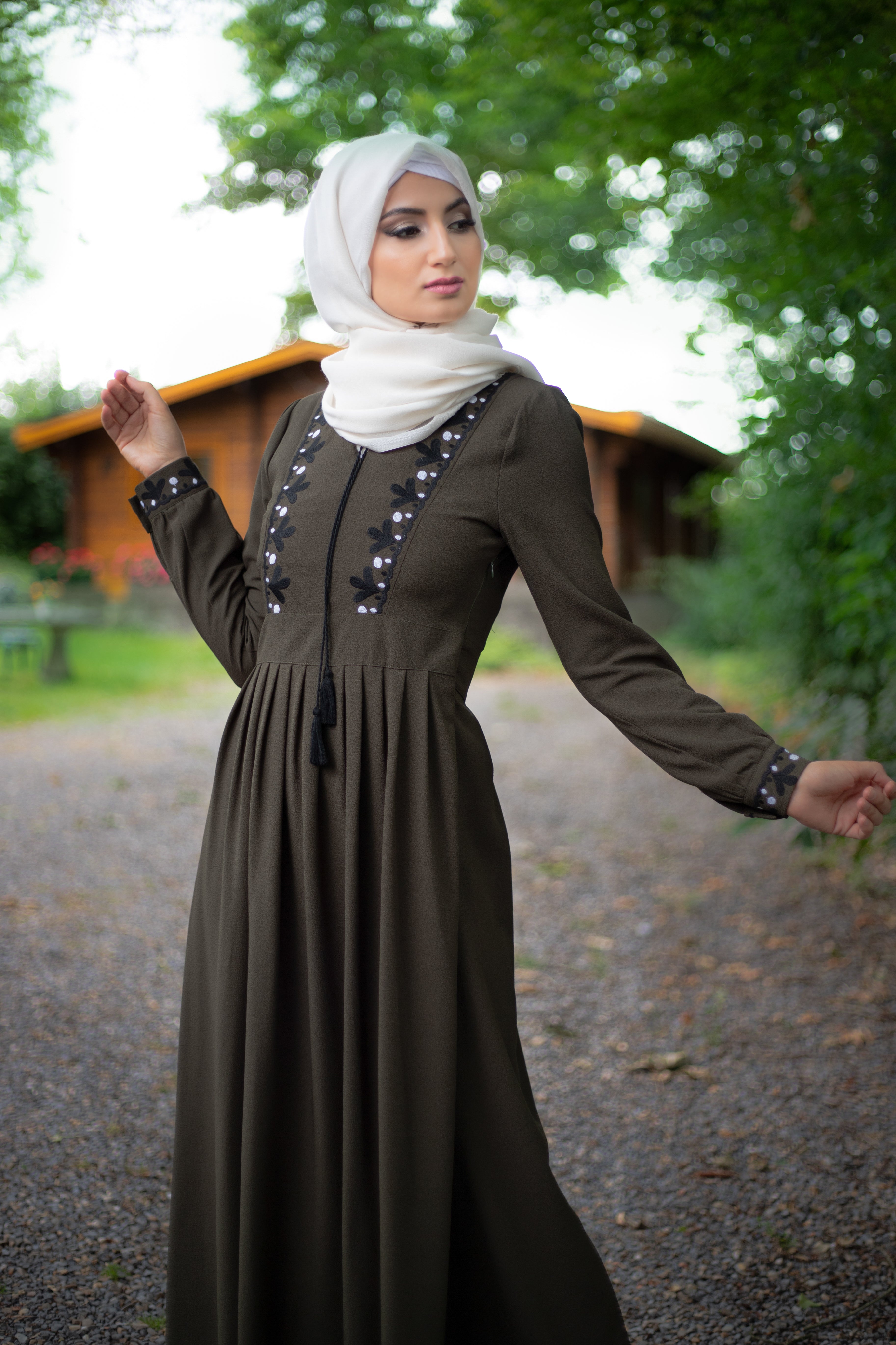 Dark Green Embroidery Dress E-Modesta Dark Green Embroidery Dress E-Modesta