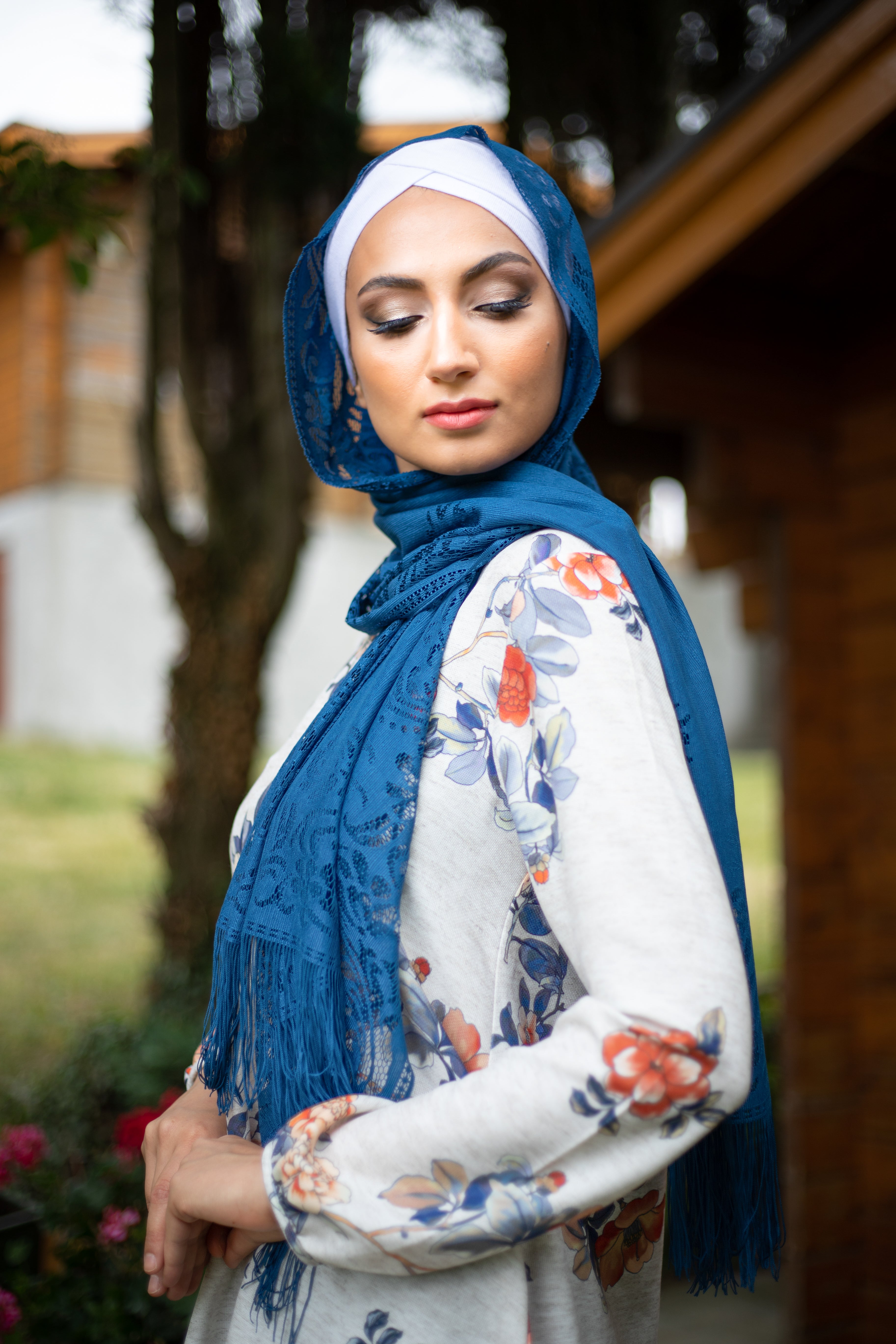 Outfit mit geblümter Tunika und Hose mit weitem Bein | Farbe blau