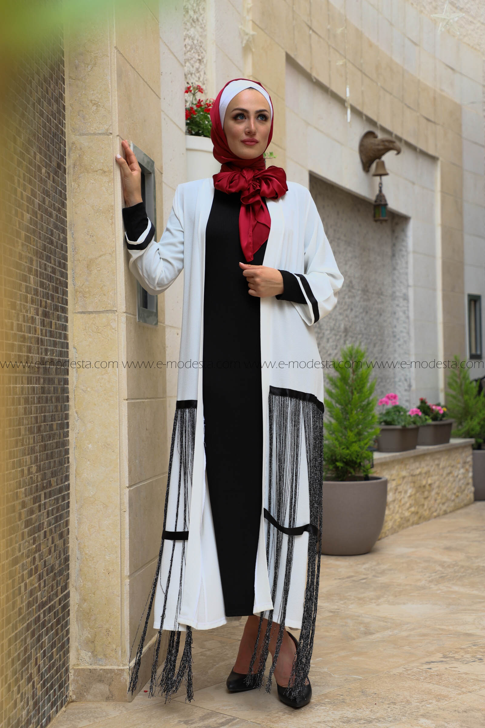 SALE Modern Abaya with Black Stripes - E-Modesta