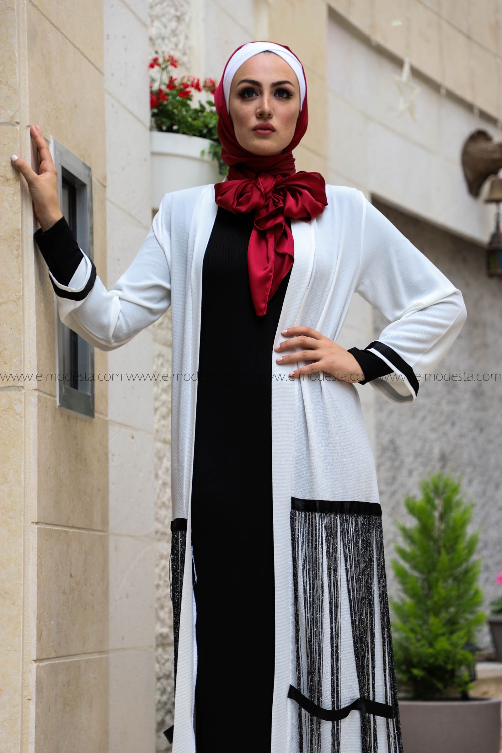 SALE Modern Abaya with Black Stripes - E-Modesta