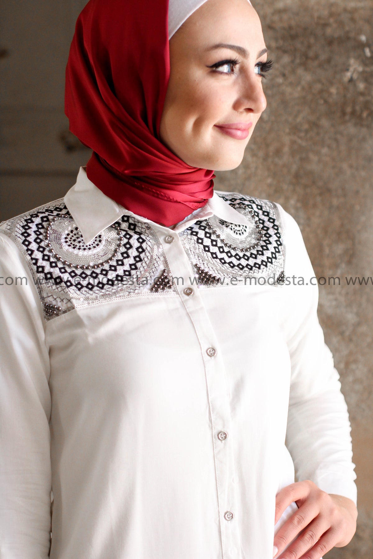 White Mid-Length Shirt with Beads and Rhinestone Embroidery - E-Modesta